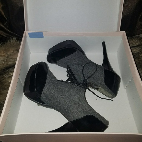 High Heeled Oxfords (size 10) - Picture 5 of 5